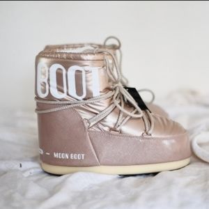 COPY - Moon Boot classic low pillow
